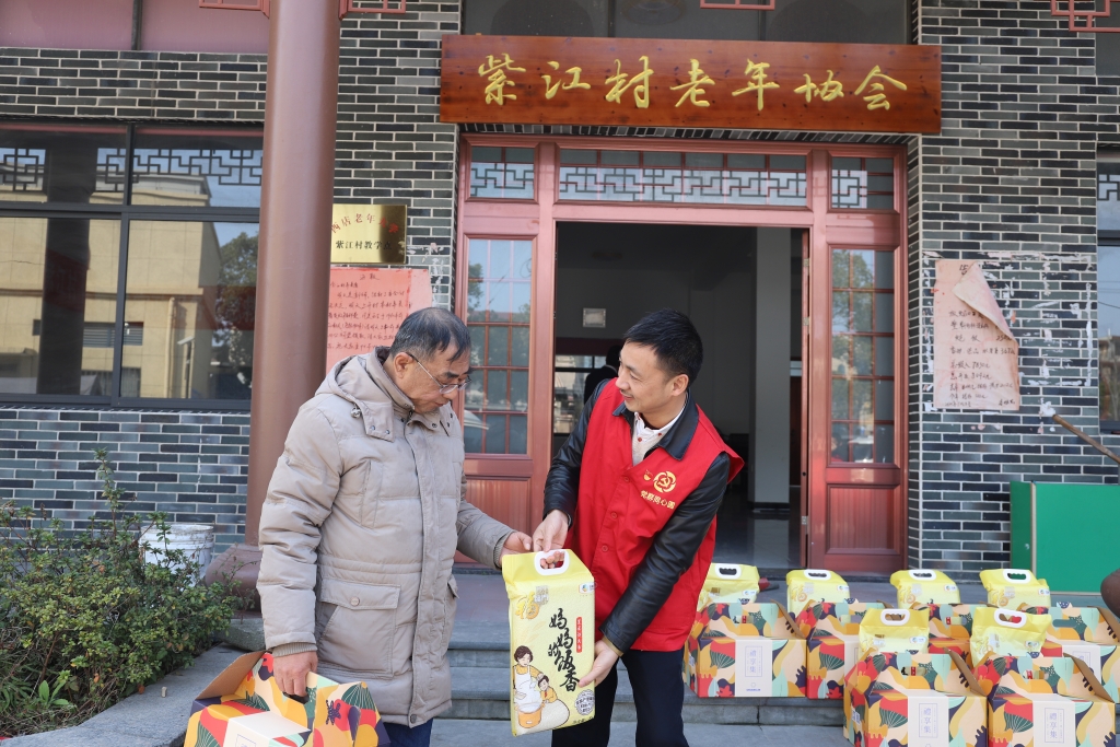 暖春意，敬老情-金狮贵宾会多年坚持慰问孤寡老人